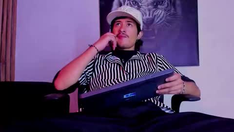 Snapshot of dimitrideluxe chatting on 09.08.25 Dimitri online show from 09.08.25