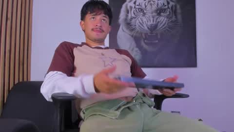 Snapshot of dimitrideluxe chatting on 09.19.25 Dimitri online show from 09.19.25