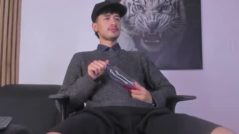 Snapshot of dimitrideluxe chatting on 09.22.25 Dimitri online show from 09.22.25