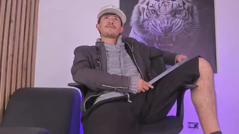 Snapshot of dimitrideluxe chatting on 09.28.25 Dimitri online show from 09.28.25