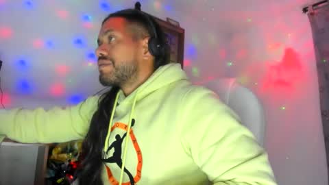 Snapshot of dimitry_muscle chatting on 11.30.25 dimitry kyle mucle online show from 11.30.25