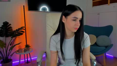 Snapshot of dina___fox chatting on 04.11.26 Dina Fox online show from 04.11.26