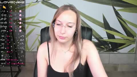 Snapshot of dina_sunshine chatting on 11.29.25 Dina online show from 11.29.25