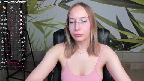 Snapshot of dina_sunshine chatting on 03.08.26 Dina online show from 03.08.26