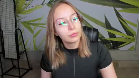 Snapshot of dina_sunshine chatting on 03.16.26 Dina online show from 03.16.26