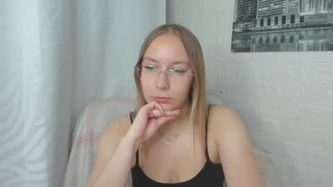 Snapshot of dina_sunshine chatting on 05.29.26 Dina online show from 05.29.26