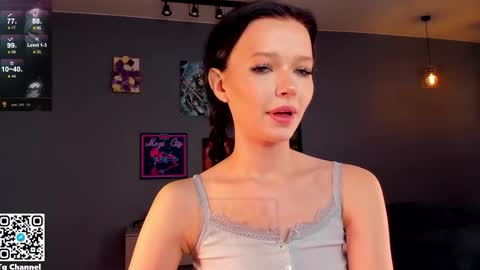 Snapshot of dindin_ chatting on 10.02.25 Jessie online show from 10.02.25