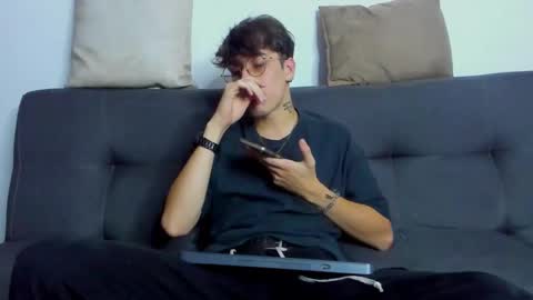 Snapshot of dio_star chatting on 12.20.25 Dio online show from 12.20.25