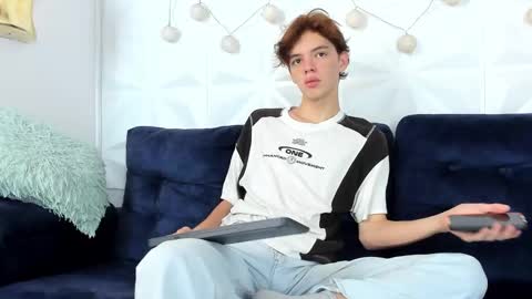 Snapshot of dioniso_69 chatting on 03.09.25 apollo online show from 03.09.25