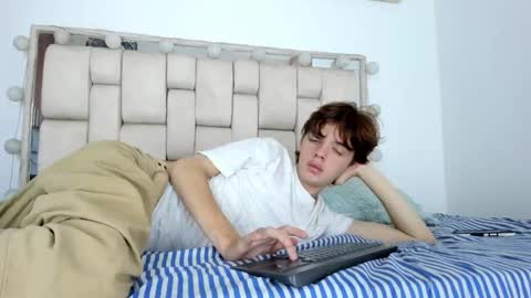 Snapshot of dioniso_69 chatting on 12.05.25 apollo online show from 12.05.25