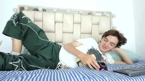 Snapshot of dioniso_69 chatting on 12.15.25 apollo online show from 12.15.25