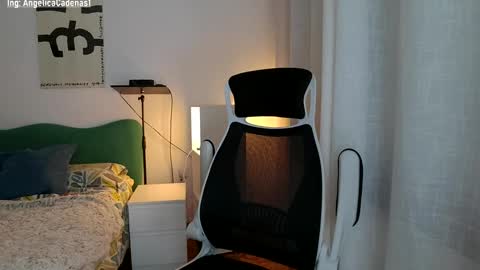 Snapshot of diosa_cadenas chatting on 12.19.24 Anglica A online show from 12.19.24