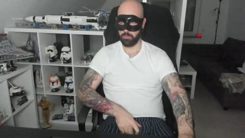 Snapshot of dirtybalws chatting on 12.15.24 Robert online show from 12.15.24