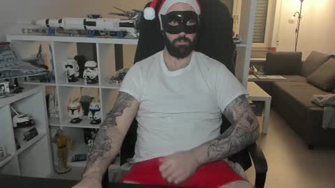 Snapshot of dirtybalws chatting on 12.25.24 Robert online show from 12.25.24