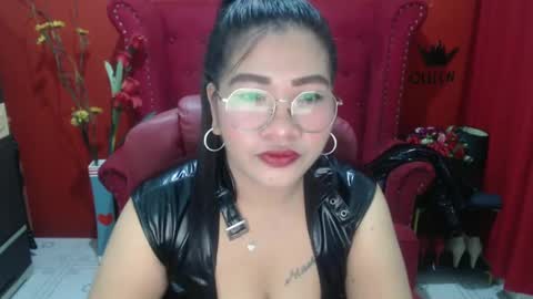 Snapshot of dirtyfungirl chatting on 02.26.25 LatexQueen online show from 02.26.25