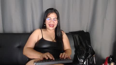 Snapshot of dirtyfungirl chatting on 09.20.25 LatexQueen online show from 09.20.25