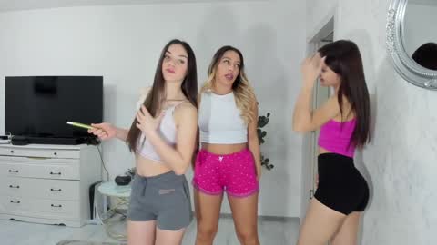 Gyna    Josie    online show from 02.11.26