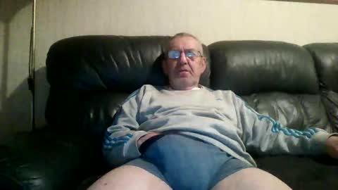 Snapshot of discovery63 chatting on 11.03.25 discovery63 online show from 11.03.25