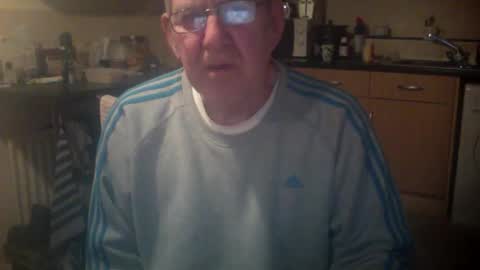 Snapshot of discovery63 chatting on 11.19.25 discovery63 online show from 11.19.25