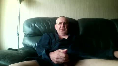 Snapshot of discovery63 chatting on 02.26.26 discovery63 online show from 02.26.26