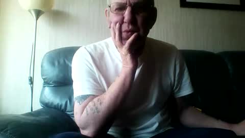 Snapshot of discovery63 chatting on 03.27.26 discovery63 online show from 03.27.26