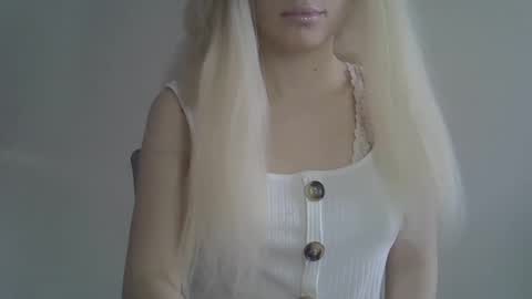 DitaMilton online show from 03.08.25