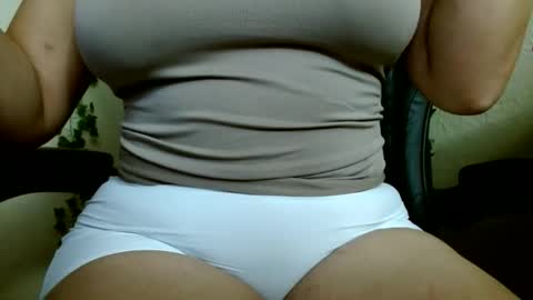 Snapshot of divadirty chatting on 01.05.25 Mari online show from 01.05.25