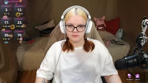 Snapshot of divamarisa chatting on 11.23.25 Maria online show from 11.23.25