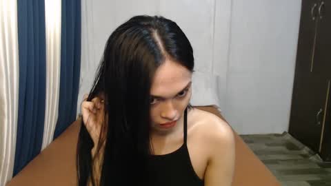 DIVINA online show from 03.04.25