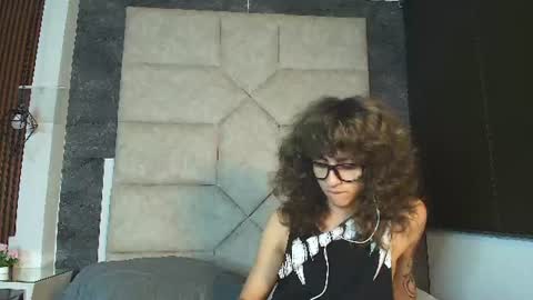 Snapshot of divine____ chatting on 07.29.26 DIVINE online show from 07.29.26