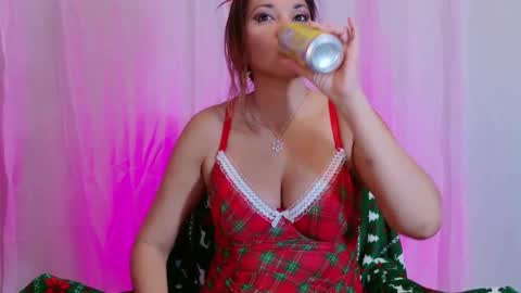 Snapshot of divinelynn chatting on 12.20.24 DivineLynn online show from 12.20.24