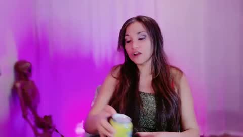 Snapshot of divinelynn chatting on 02.07.25 DivineLynn online show from 02.07.25