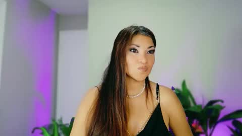 Snapshot of divinelynn chatting on 12.14.25 DivineLynn online show from 12.14.25