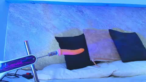 Sofia  online show from 10.13.25