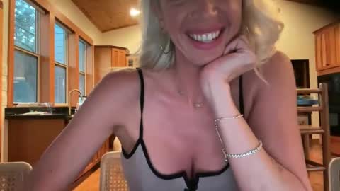 Snapshot of dixieinthewilde chatting on 09.21.25 dixieinthewilde online show from 09.21.25