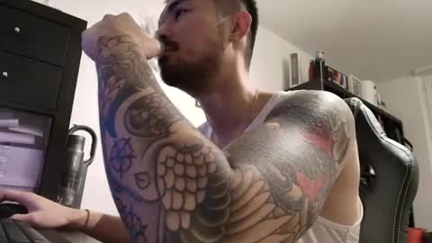 Snapshot of dixonhuang chatting on 09.23.25 D online show from 09.23.25