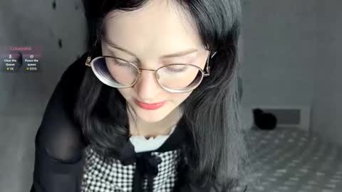 Snapshot of dodiebabikian chatting on 11.01.25 Annie PVT IS OPEN online show from 11.01.25