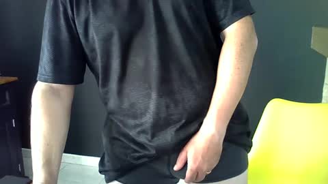 Snapshot of doggydaddi chatting on 12.02.24 Alex online show from 12.02.24