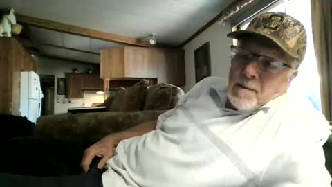 Snapshot of doingmyself69 chatting on 09.17.25 doingmyself69 online show from 09.17.25