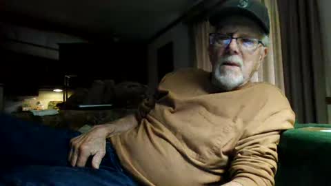 Snapshot of doingmyself69 chatting on 11.04.25 doingmyself69 online show from 11.04.25