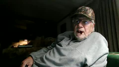 Snapshot of doingmyself69 chatting on 11.12.25 doingmyself69 online show from 11.12.25