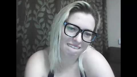 Snapshot of dolce_tempt chatting on 12.15.25 dolce_tempt online show from 12.15.25