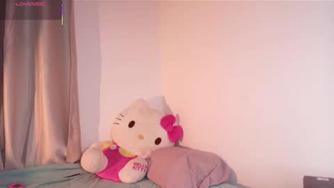 Snapshot of dolceangel__ chatting on 11.10.25 Blair online show from 11.10.25