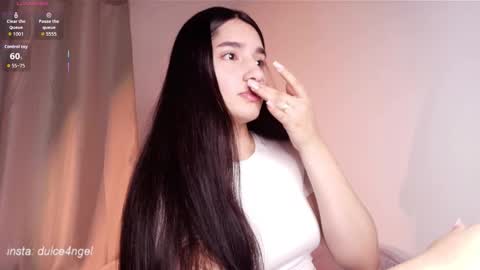 Snapshot of dolceangel__ chatting on 11.25.25 Blair online show from 11.25.25