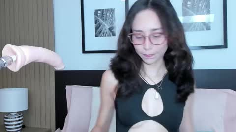 Bella  online show from 11.13.25