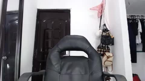 Snapshot of doll_dollys_ chatting on 01.07.25 doll_dollys_ online show from 01.07.25