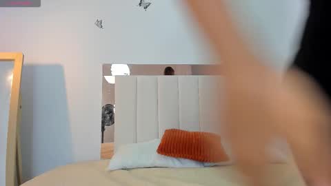 Snapshot of doll_isa_ chatting on 01.14.26 doll_isa_ online show from 01.14.26