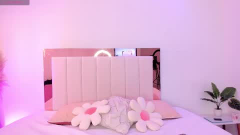 Snapshot of doll_isa_ chatting on 03.13.26 doll_isa_ online show from 03.13.26