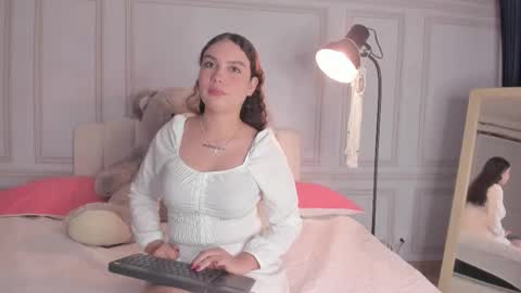 Snapshot of doll_valeria_ chatting on 11.24.25 doll_valeria_ online show from 11.24.25