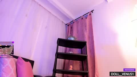 Snapshot of doll_venus chatting on 01.21.25 Roxana  independent model can you help me reach 100 hands up uwu online show from 01.21.25